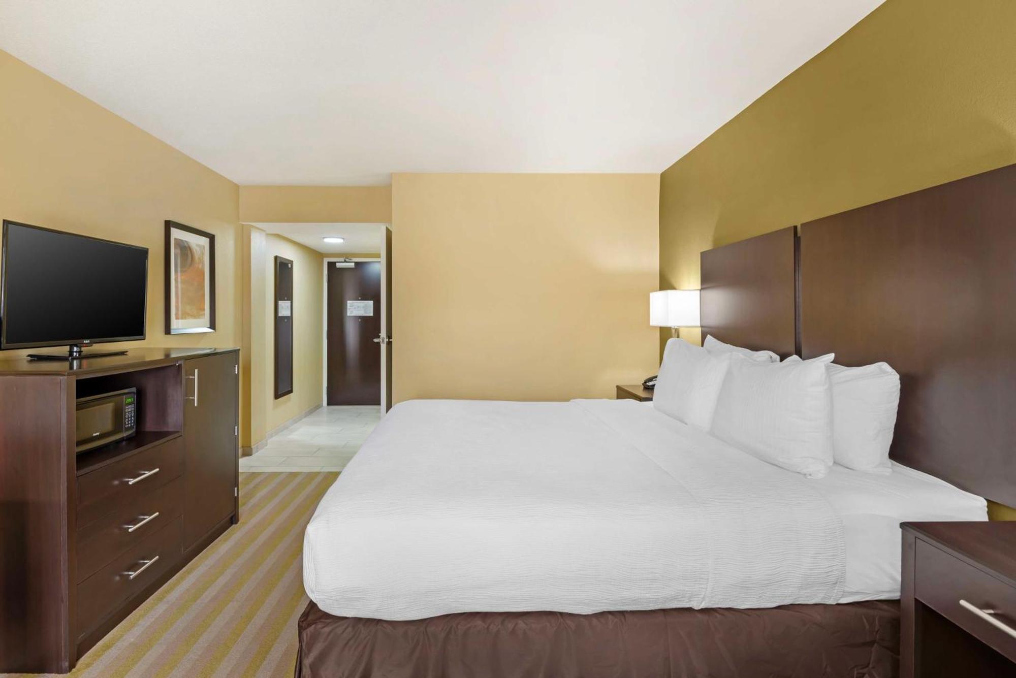 Best Western Plus Thornburg Inn & Suites Екстериор снимка