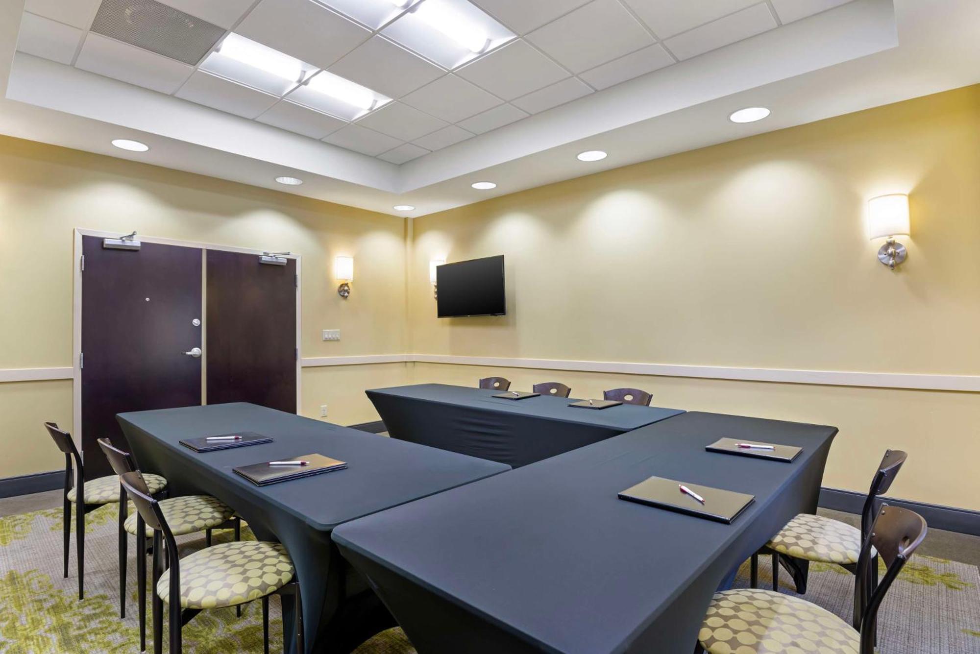 Best Western Plus Thornburg Inn & Suites Екстериор снимка
