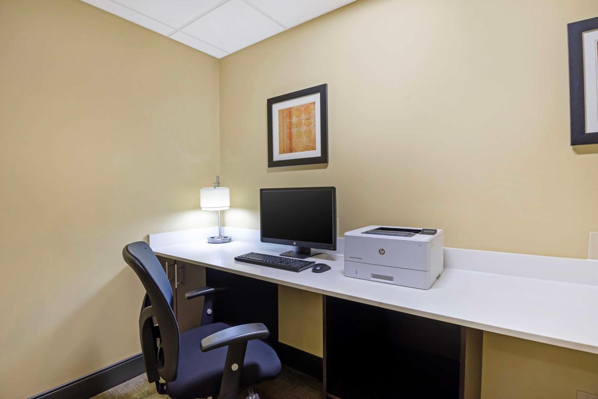 Best Western Plus Thornburg Inn & Suites Екстериор снимка