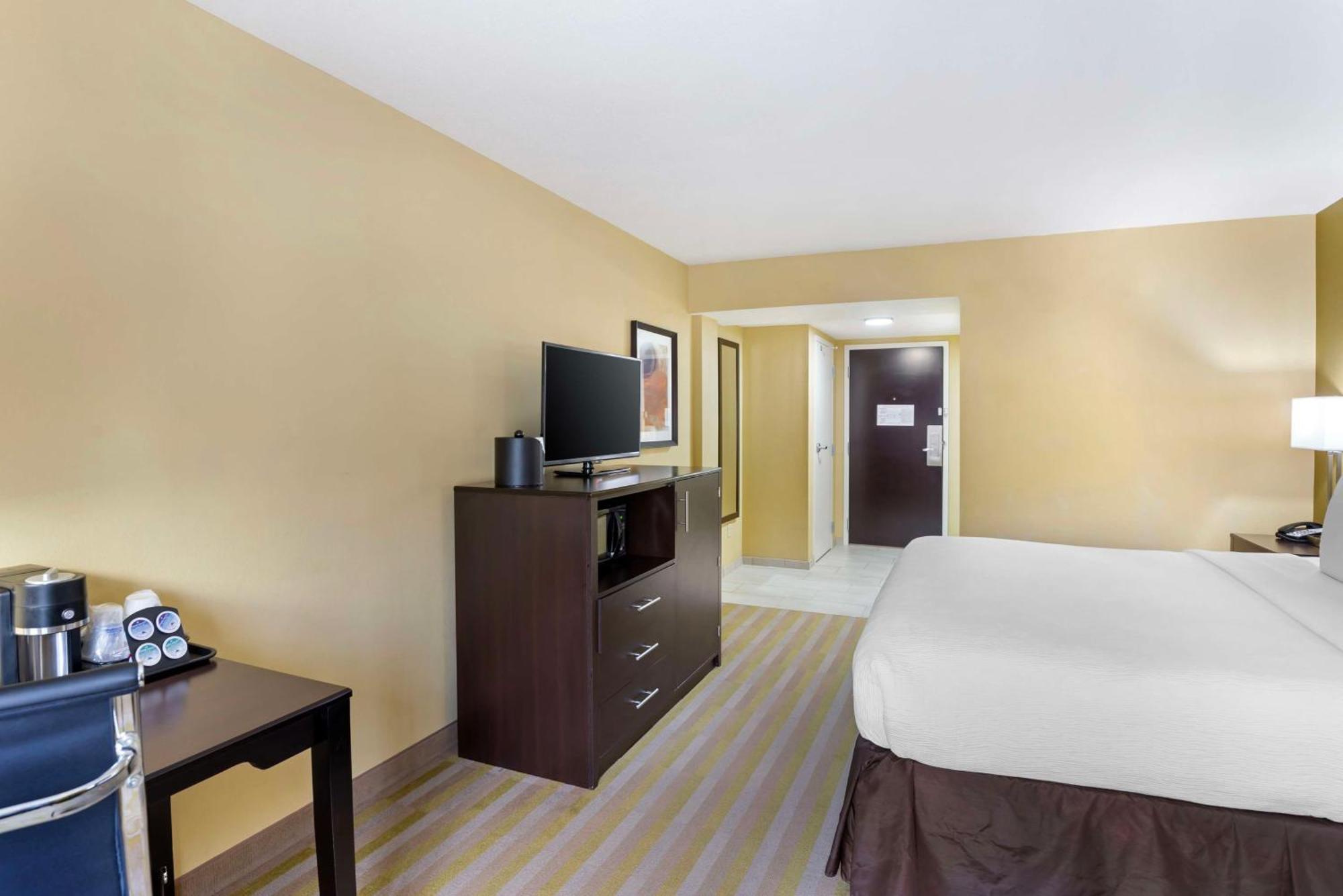 Best Western Plus Thornburg Inn & Suites Екстериор снимка