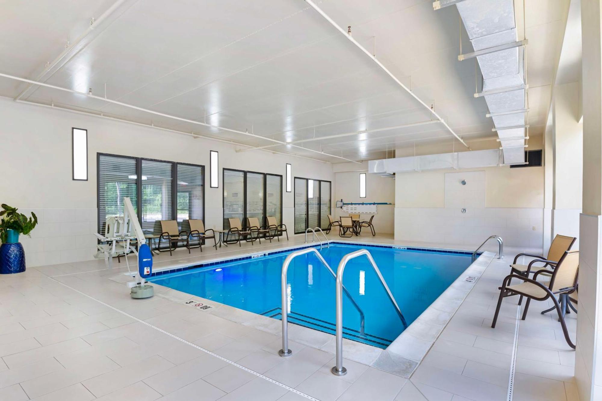Best Western Plus Thornburg Inn & Suites Екстериор снимка