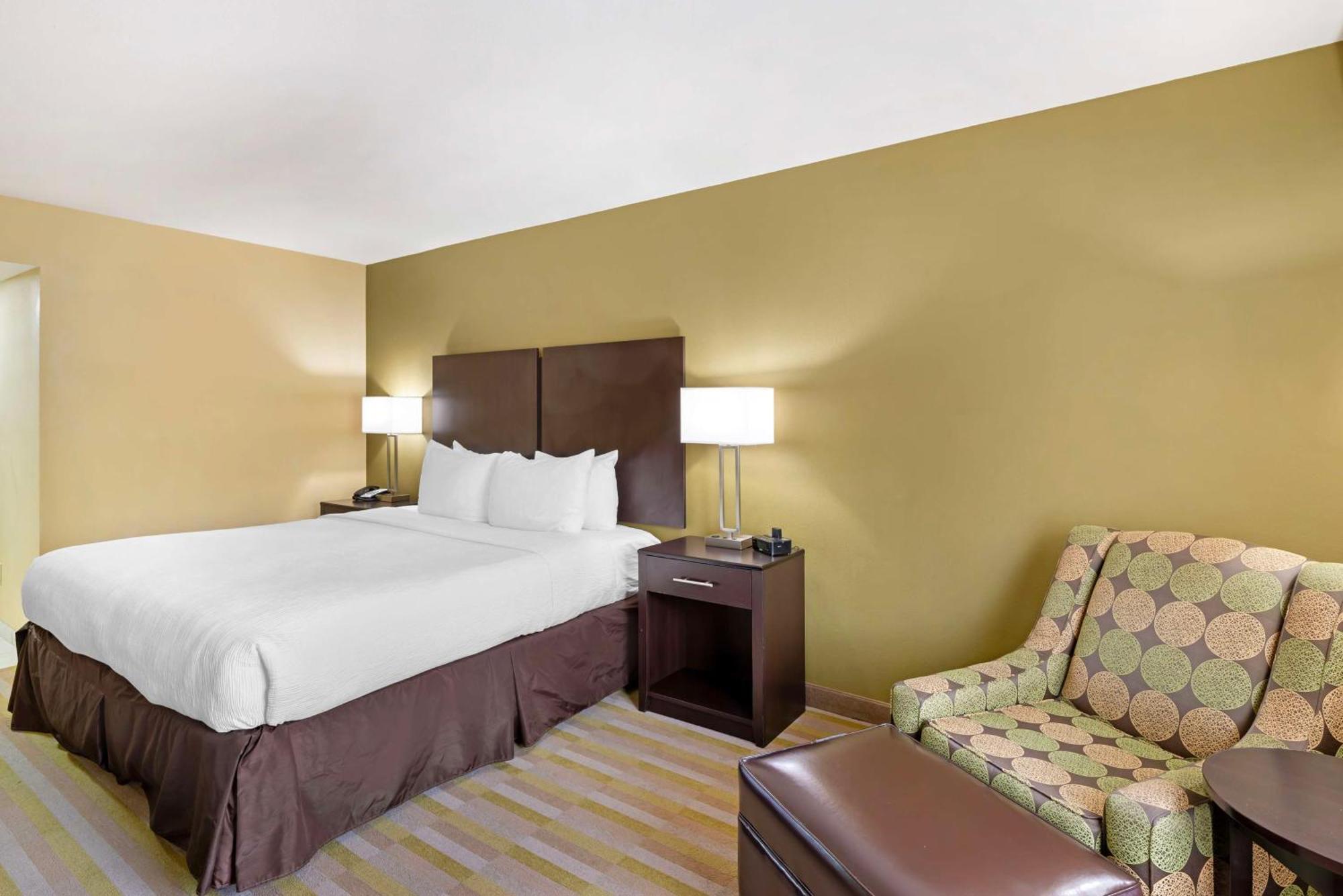 Best Western Plus Thornburg Inn & Suites Екстериор снимка